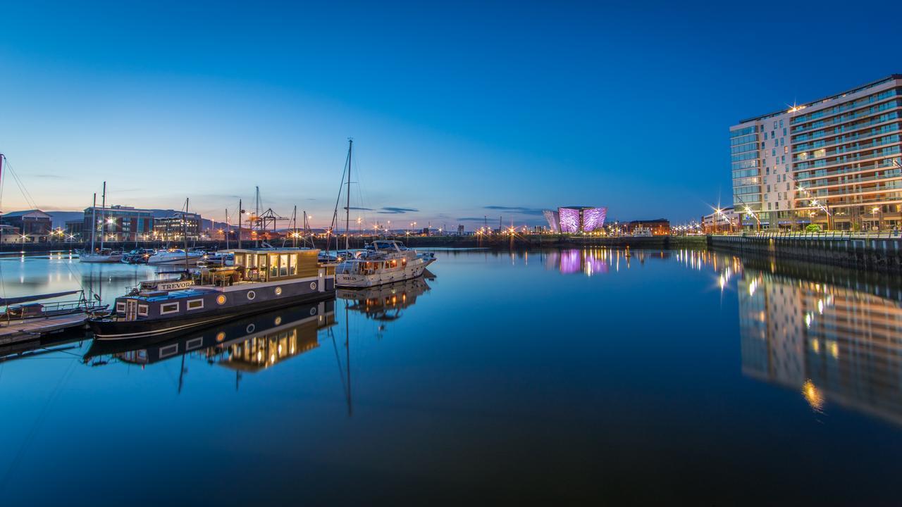 Barge At Titanic Bateau-hôtel *
